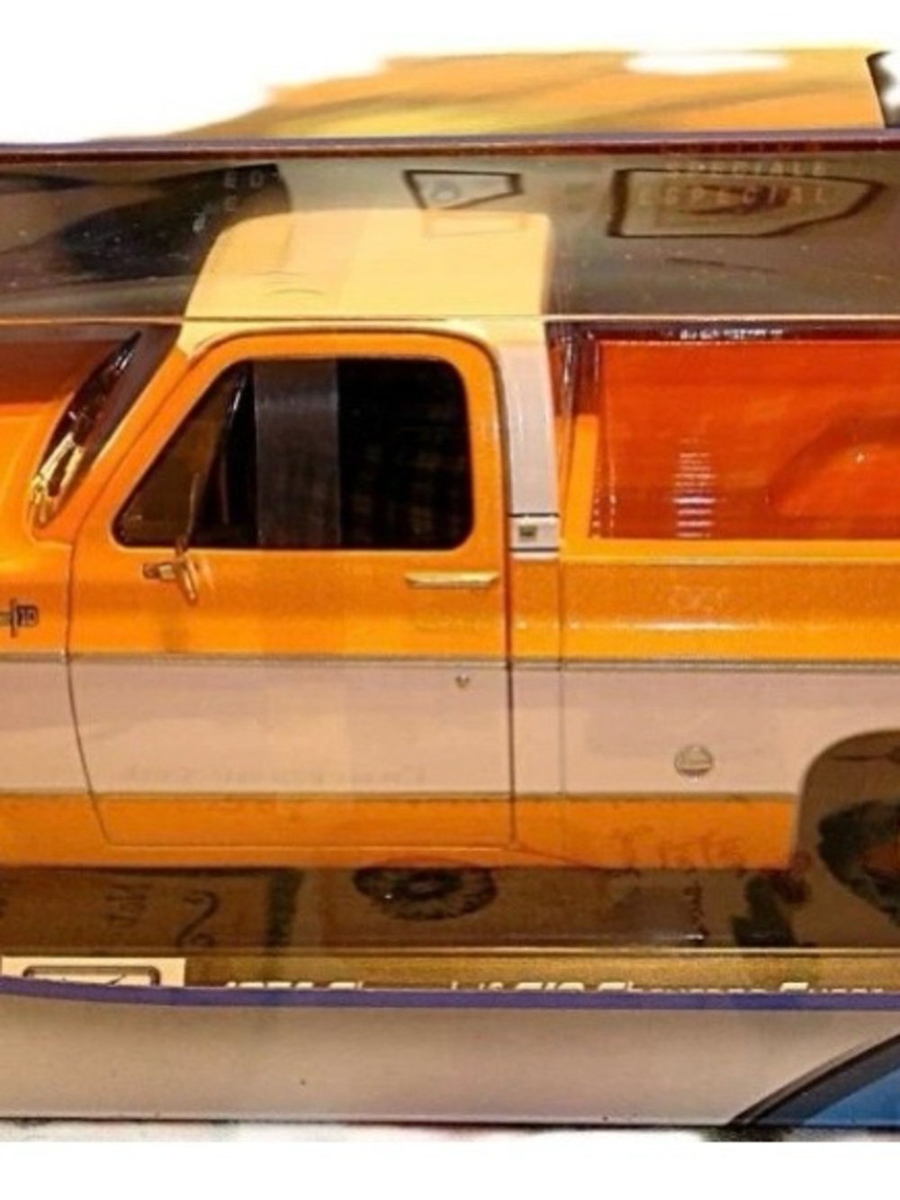 Chevrolet c10 die cast truck 1974. Maistro